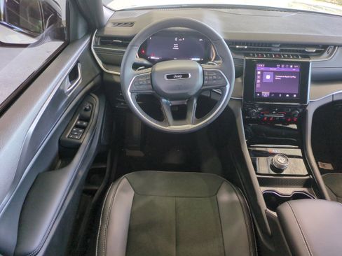 New 2025 Jeep Grand Cherokee Altitude image 17