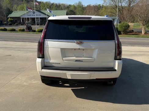 Used 2015 Cadillac Escalade Luxury image 4