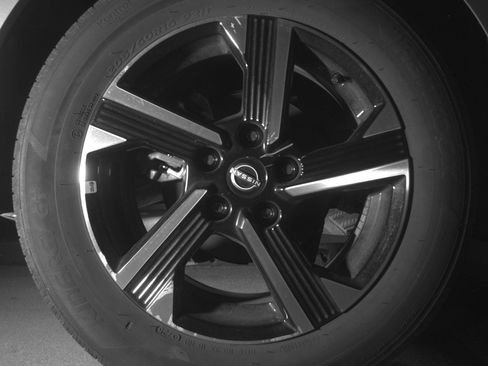 Used 2025 Nissan Sentra SV FWD image 15