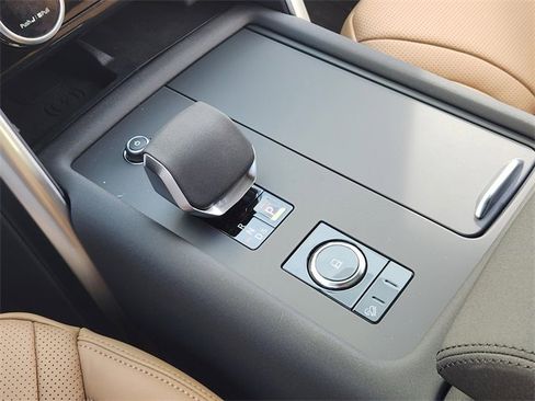 New 2026 Land Rover Discovery Limited Edition image 13