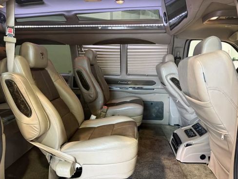 Used 2017 Chevrolet Express 2500 RWD image 25