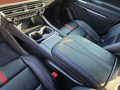 Used 2024 Chevrolet Traverse RS image 25