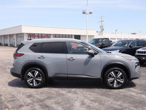 Certified 2025 Nissan Rogue SL w/ SL Premium Package AWD/4WD image 5