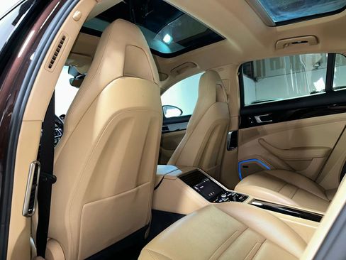 Used 2018 Porsche Panamera w/ Premium Package Plus image 31