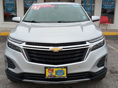 Used 2022 Chevrolet Equinox LT image 2