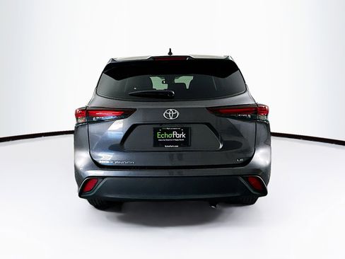 Used 2024 Toyota Highlander LE image 7