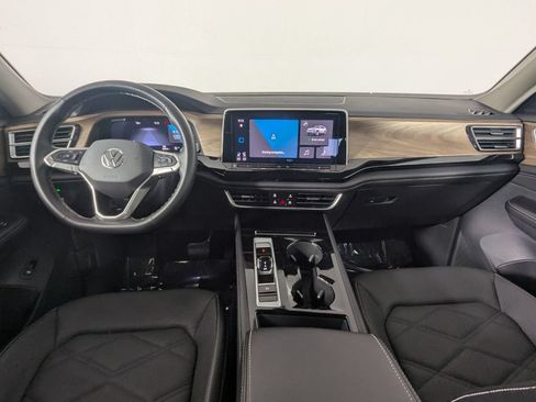 Used 2025 Volkswagen Atlas SE FWD image 14