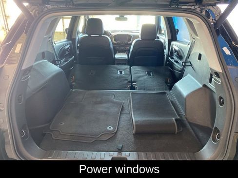 Used 2024 GMC Terrain SLT image 20