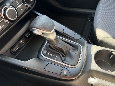 Used 2025 Kia Soul LX FWD image 19