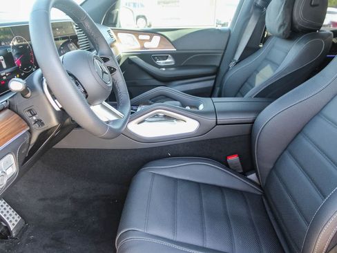 New 2026 Mercedes-Benz GLS 580 4MATIC image 19