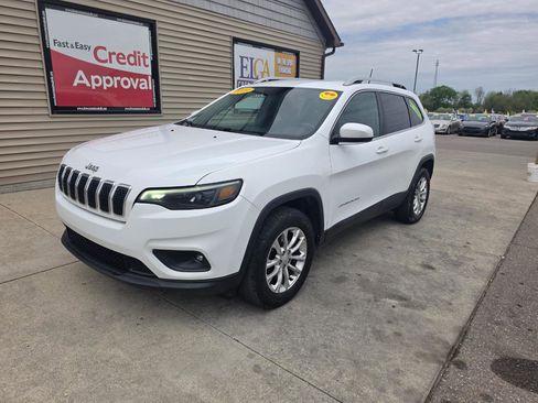 Used 2019 Jeep Cherokee Latitude w/ Cold Weather Group AWD/4WD image 2