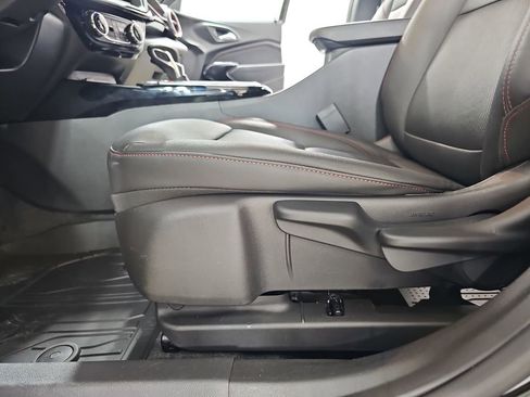 Certified 2025 Chevrolet Trax RS w/ Sunroof Package image 34