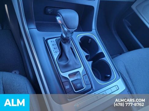 Used 2023 Kia Carnival LX image 10