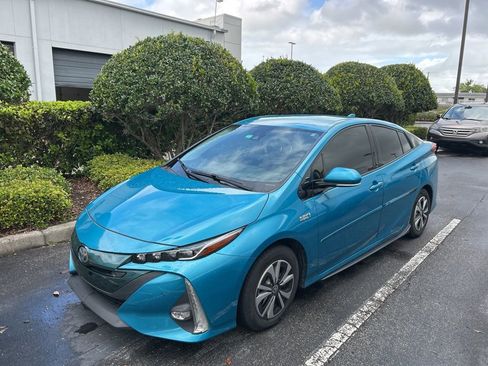 Used 2017 Toyota Prius Prime Advanced image 3