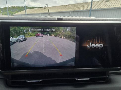 Used 2024 Jeep Wrangler Unlimited Sahara AWD/4WD image 12