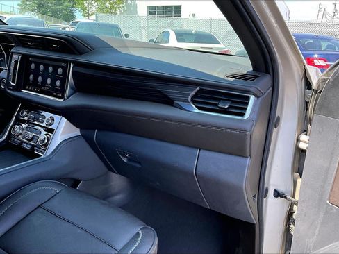 Used 2021 GMC Yukon XL Denali w/ Advanced Technology Package AWD/4WD image 15