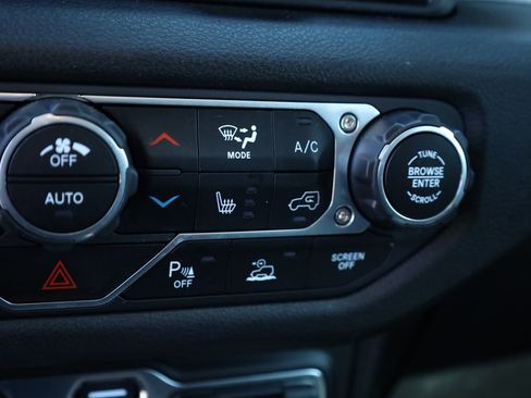 Used 2025 Jeep Gladiator Willys image 30