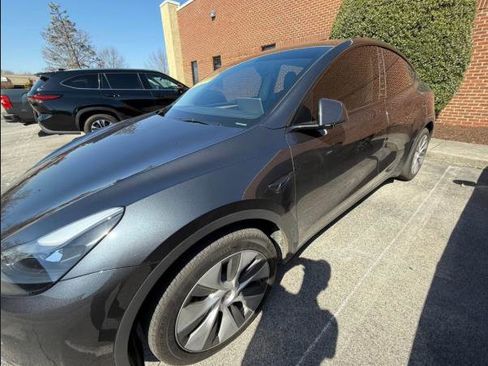 Used 2024 Tesla Model Y Long Range AWD/4WD image 2