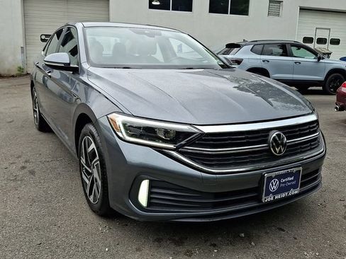 Certified 2022 Volkswagen Jetta SEL FWD image 2