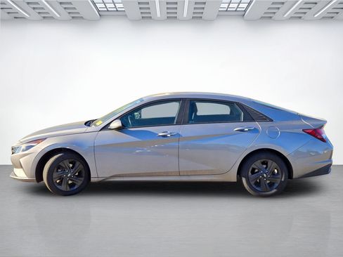 Certified 2022 Hyundai Elantra SEL w/ Convenience Package FWD image 7