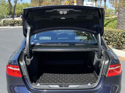 Used 2019 Jaguar XE image 78