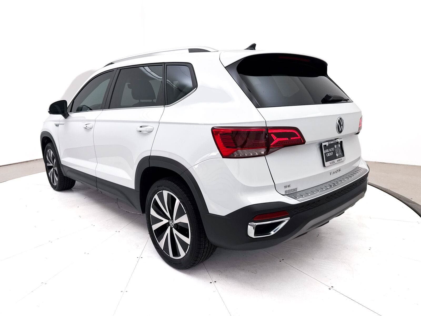 Used 2023 Volkswagen Taos SE w/ Panoramic Sunroof Package FWD image 14