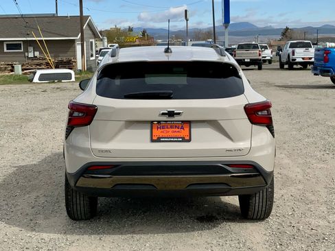 New 2026 Chevrolet Trax ACTIV w/ Sunroof Package FWD image 4