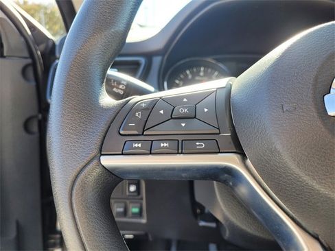 Used 2020 Nissan Rogue S image 20