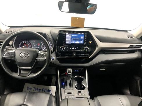 Used 2022 Toyota Highlander XLE AWD/4WD image 14