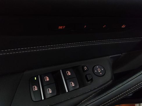 Used 2023 BMW 530e xDrive w/ Premium Package image 9