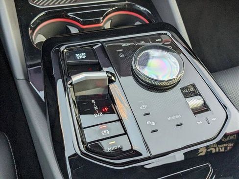 Used 2025 BMW i5 eDrive40i w/ Premium Package image 12