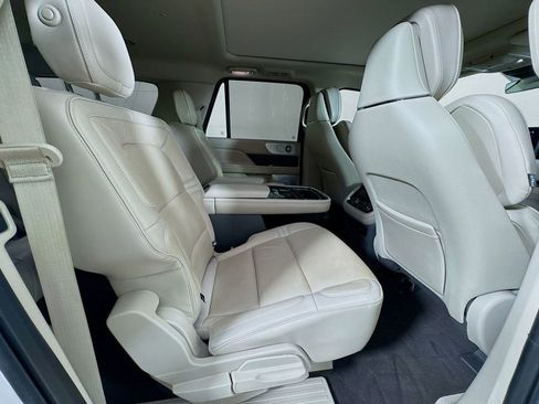 Used 2019 Lincoln Navigator L Reserve image 35
