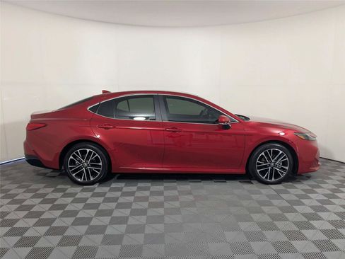 Used 2026 Toyota Camry XLE FWD image 5