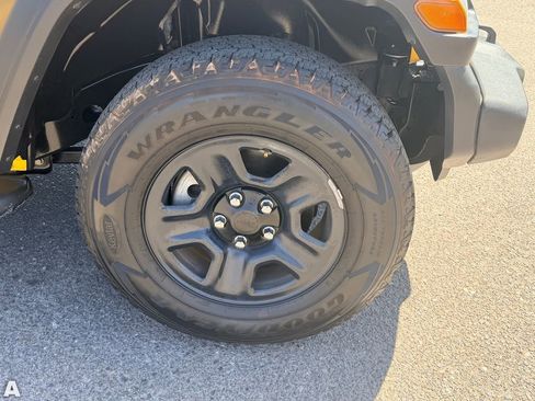 Used 2019 Jeep Wrangler Sport AWD/4WD image 10