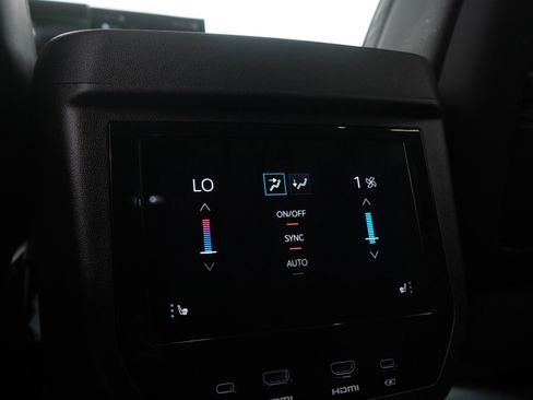 Used 2025 GMC Yukon XL Denali Ultimate AWD/4WD image 19