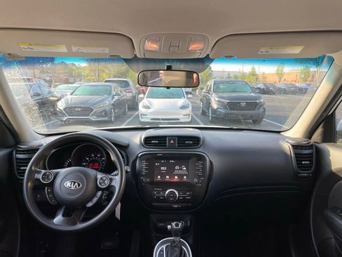 Used 2018 Kia Soul + image 5