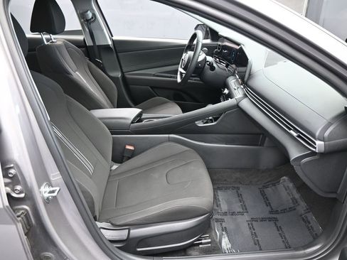 Used 2023 Hyundai Elantra SEL w/ Convenience Package image 39