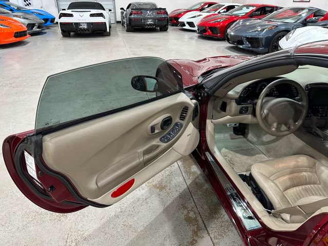 Used 2003 Chevrolet Corvette Coupe w/ Preferred Equipment Group RWD image 14