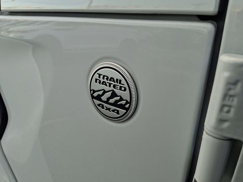 Used 2022 Jeep Gladiator Overland w/ Popular Equipment Package image 29