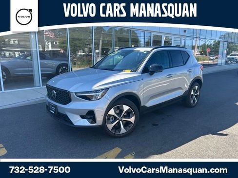 Certified 2025 Volvo XC40 B5 Plus AWD/4WD image 1