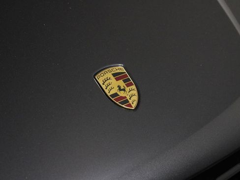 Certified 2025 Porsche Macan AWD/4WD image 29