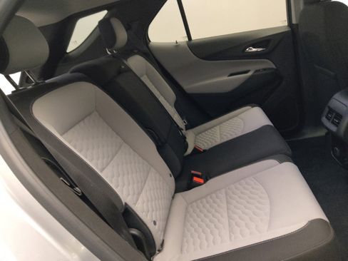 Used 2018 Chevrolet Equinox LT FWD image 19