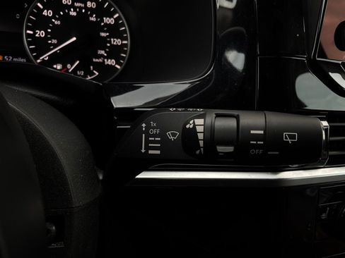 Used 2025 Nissan Pathfinder SV FWD image 38