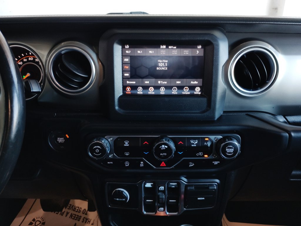 Used 2020 Jeep Wrangler Unlimited Sahara AWD/4WD image 33