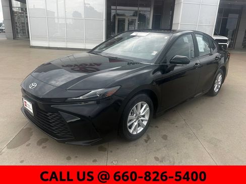 Used 2025 Toyota Camry LE FWD image 2