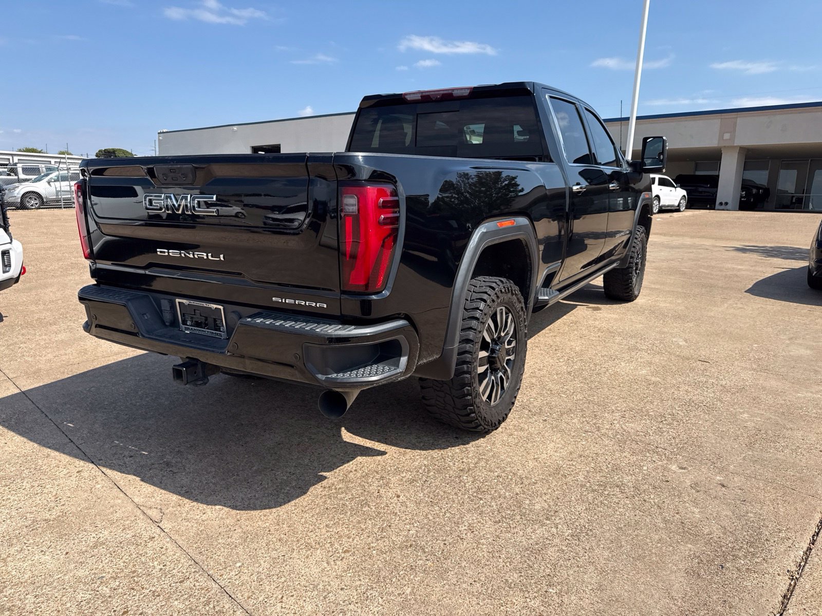 Used 2024 GMC Sierra 2500 Denali Ultimate AWD/4WD image 7