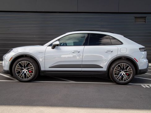 Used 2025 Porsche Macan 4S Electric AWD/4WD image 2