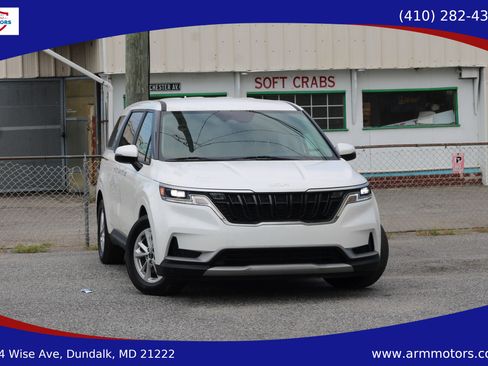 Used 2023 Kia Carnival LX FWD image 1