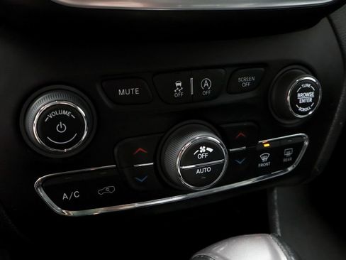 Used 2022 Jeep Cherokee Latitude Lux FWD image 32