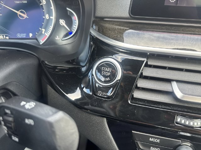 Used 2019 BMW 530i xDrive w/ Convenience Package AWD/4WD image 17